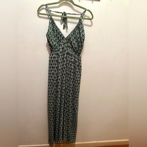 This dress is beautiful! Pics do no justice.